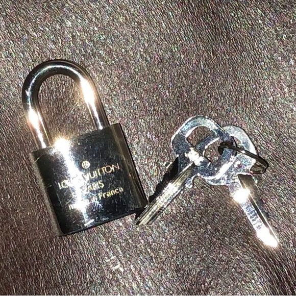 LOUIS VUITTON Palladium Lock and Key Numbers 304 Silver Padlock Rare AUTHENTIC - Picture 10 of 15